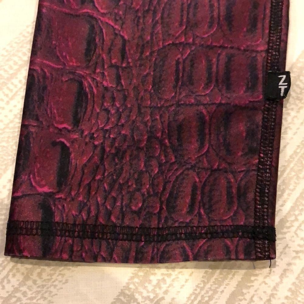 Zara Terez Snakeskin Print Maroon & Black Leggings - Picture 6 of 7